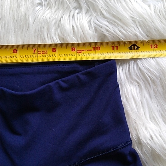 Old Navy Active Go-Dry Fitted High Waist Mesh Inset Leggings in Navy - Picture 10 of 13